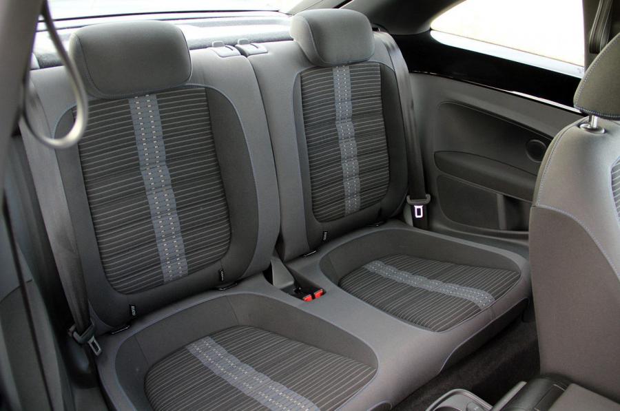  Volkswagen Beetle Turbo 2012 года  (фото 51 из 84)